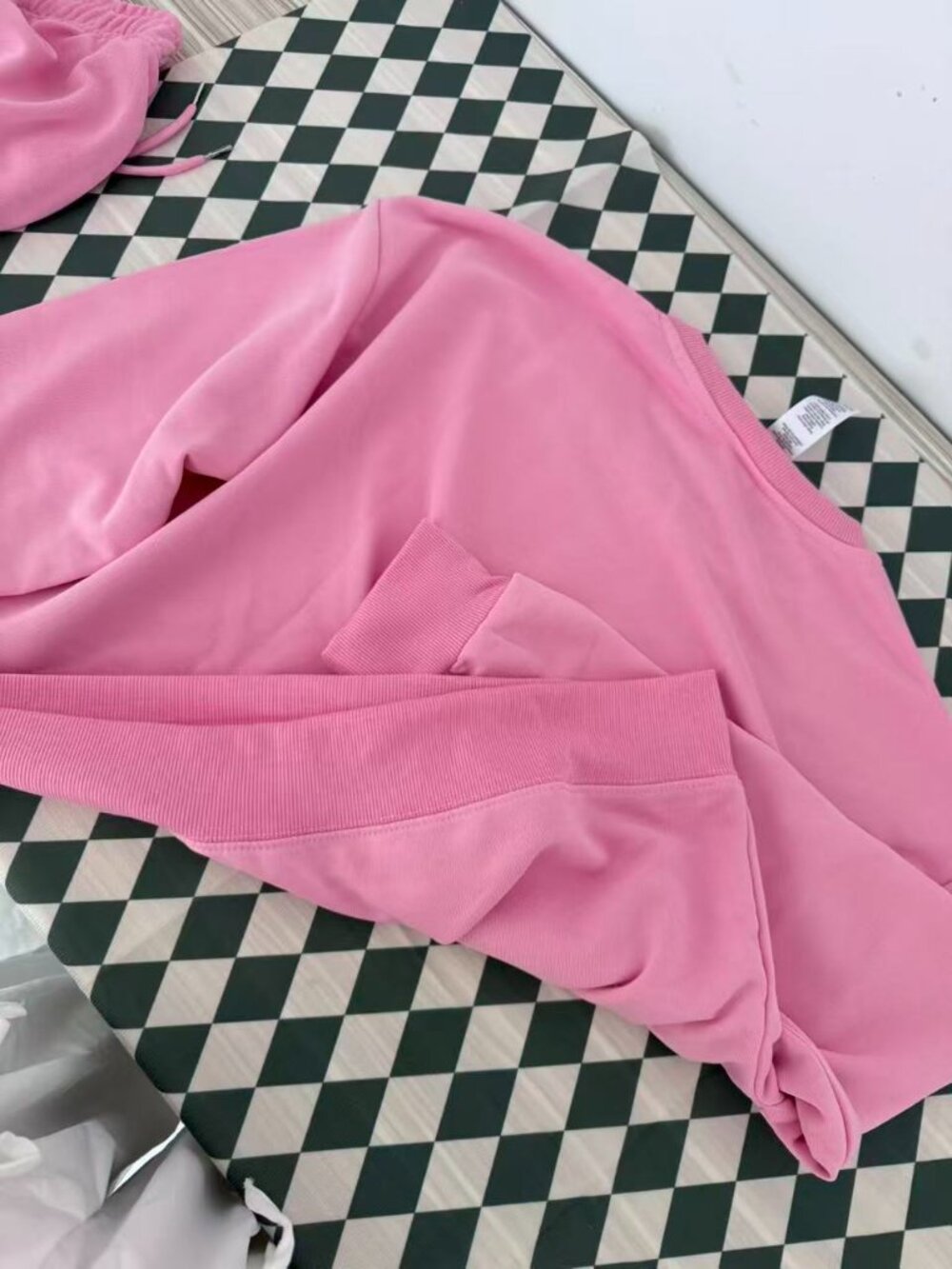 alo yoga Soft Pink Crewneck Sweatshirt High Waist Shorts - Picture 5 of 5